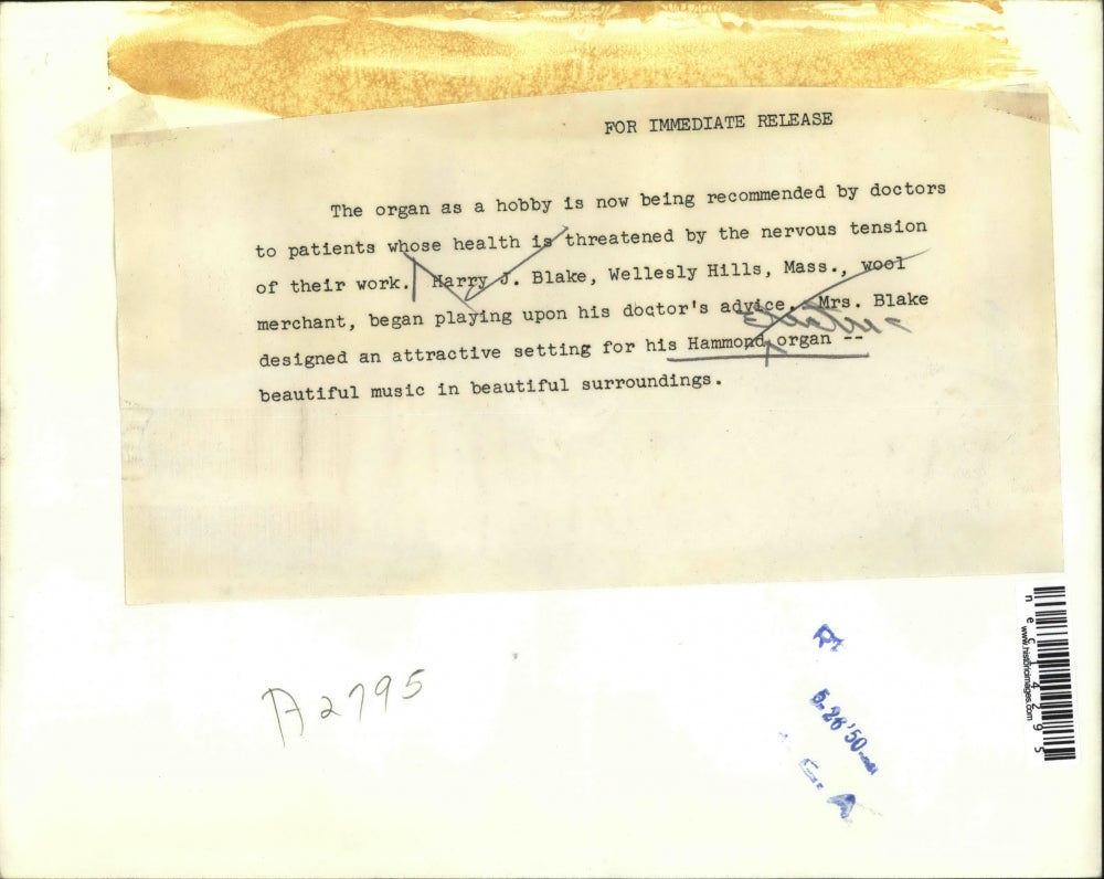 1950 Press Photo Harry Blake Plays Hammond Organ According to Doctors Advice