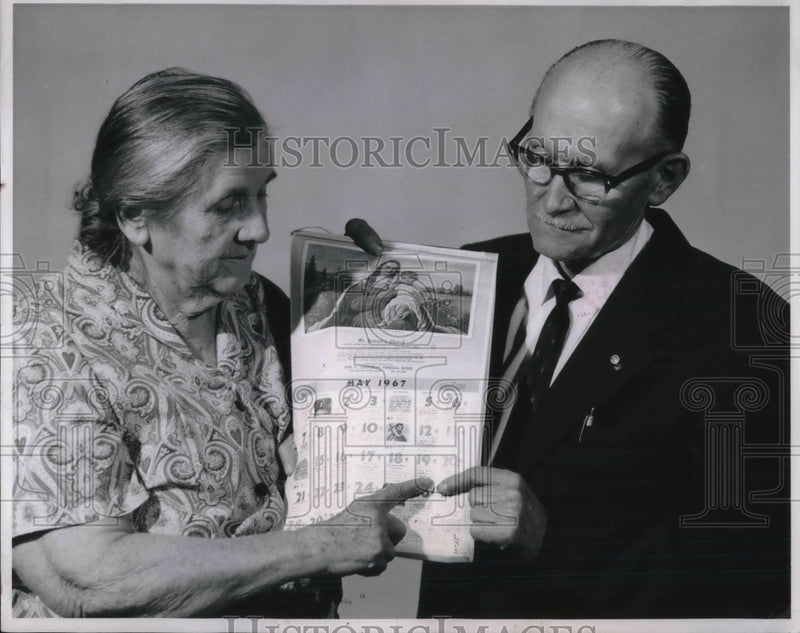 Load image into Gallery viewer, 1967 Press Photo Mr. and Mrs. John Simko Deaf Couple 50th Wedding Anniversary
