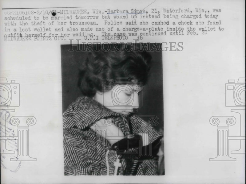 Load image into Gallery viewer, 1961 Press Photo Barbara Simon jailed for theft on eve of her wedding
