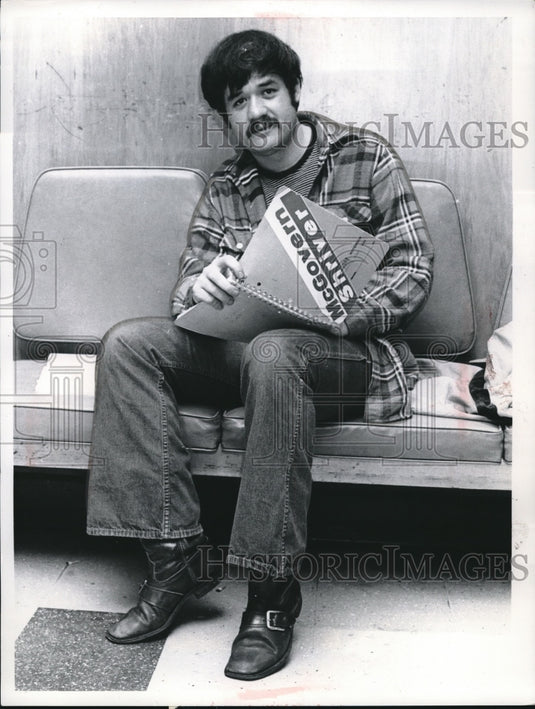 Press Photo Craig Cerne, 24, CSV Student