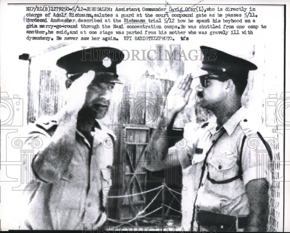 1961 Press Photo Asst Comdr David Ofer Salutes Guard At Post In Jerusalem