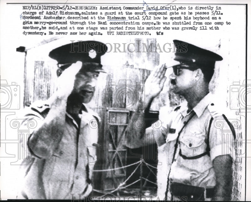 Load image into Gallery viewer, 1961 Press Photo Asst Comdr David Ofer Salutes Guard At Post In Jerusalem
