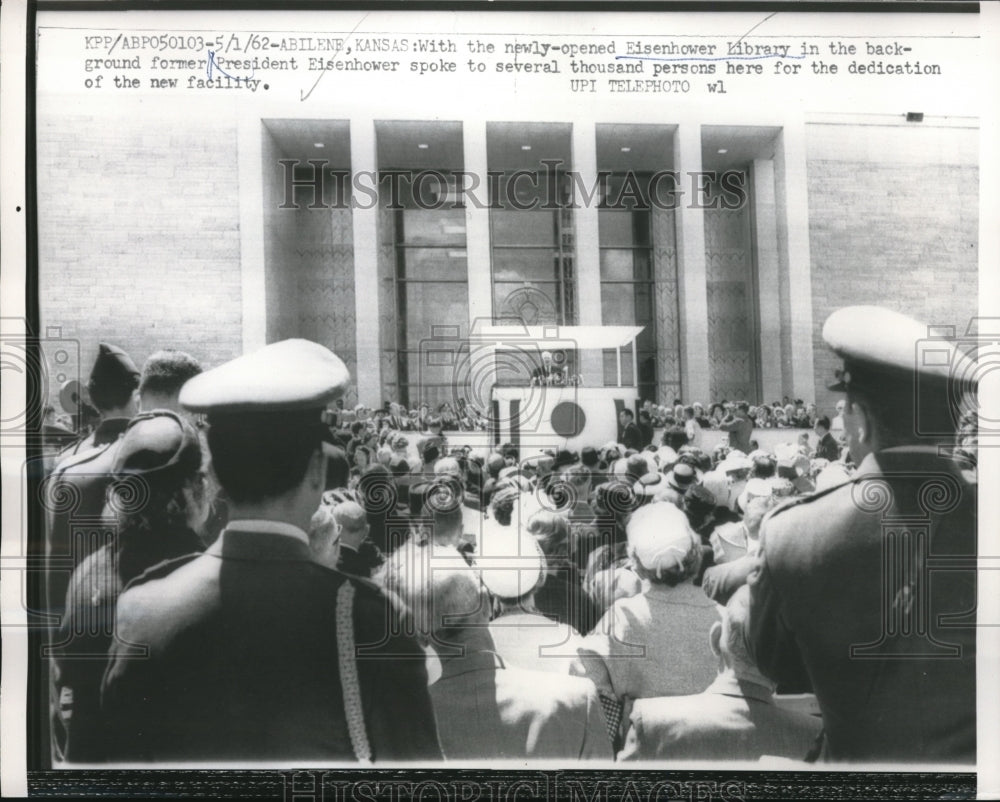 1962 Press Photo Crowd at the opening of the Eisenhower Library at Abilene, Kans