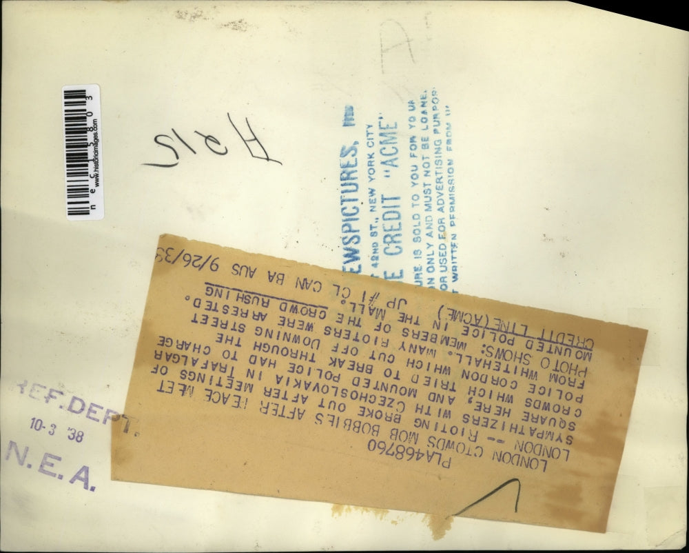 1938 Press Photo Crowd rushing mounted police at Downing Street, London