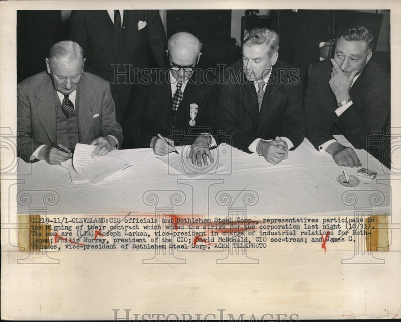 Load image into Gallery viewer, 1949 Press Photo CIO Officials Meet With Bethlehem Steel Corp Execs After Strike
