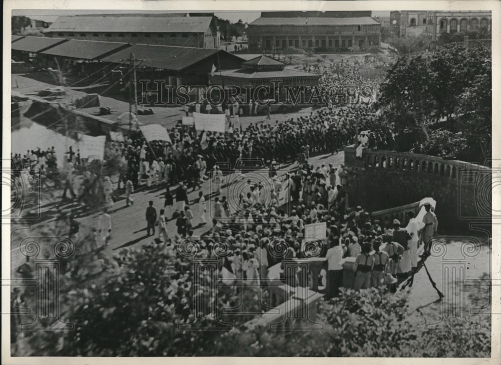 1939 Press Photo Crowd Gathers In Jibuti French Africa