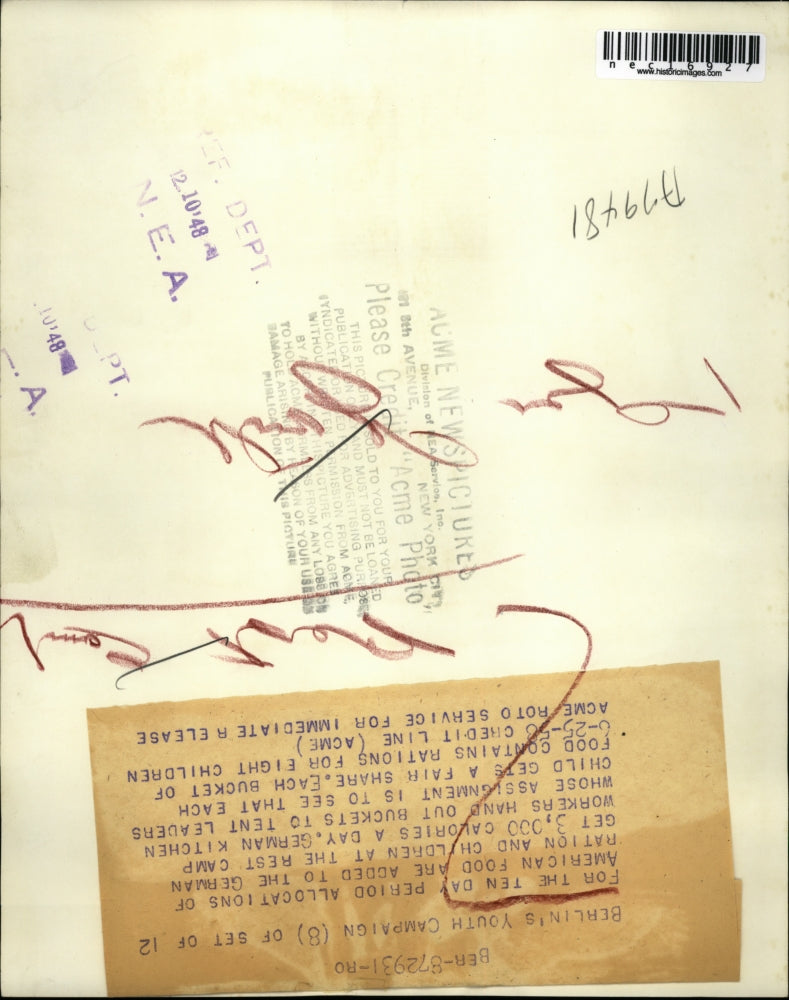 1958 Press Photo Workers Distribute Buckets Of Food At German Youth Camp