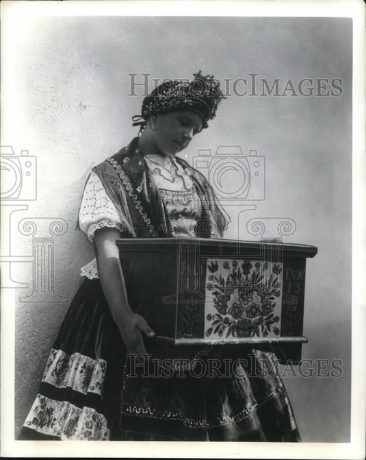 Press Photo Painted chest part of every Hungarian regardless of station in life