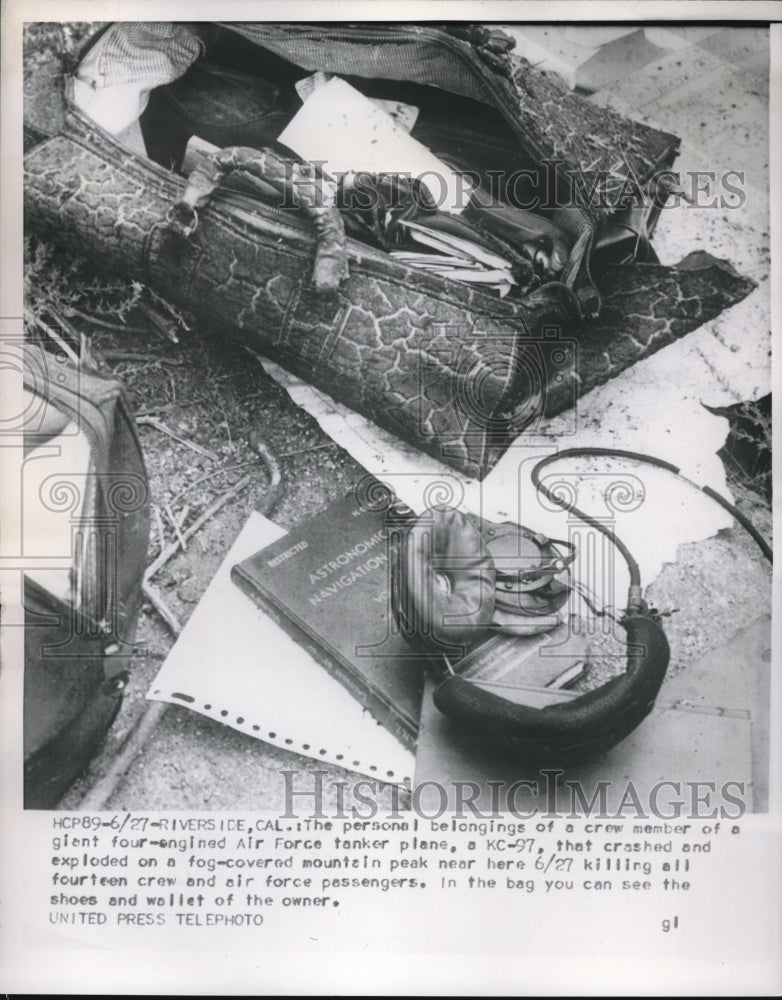 1954 Press Photo Shoes Bag And Wallet Of Crashed Air Force Plane Crew Member