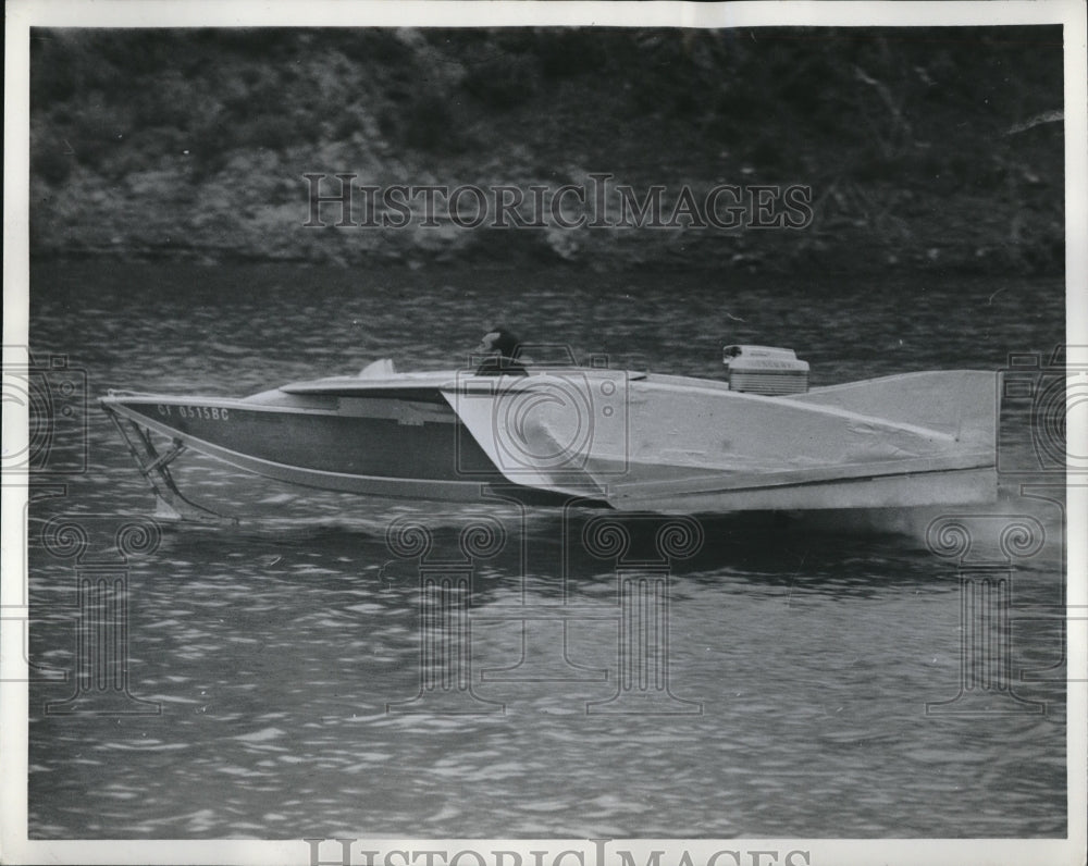 1962 Press Photo Lockheed Martin Tests Modern Looking Winged Hull Motorboat- Historic Images