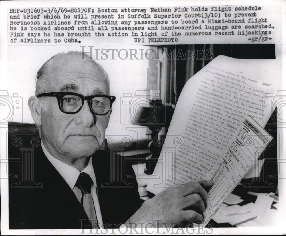 1969 Press Photo Nathan Fink Boston Attorney Presenting Brief on Airplane Issue