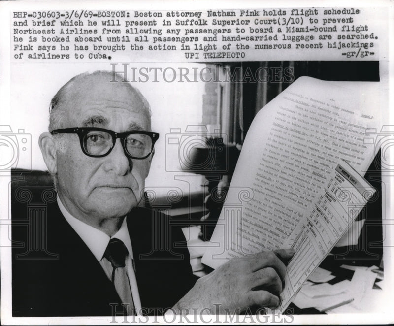 Load image into Gallery viewer, 1969 Press Photo Nathan Fink Boston Attorney Presenting Brief on Airplane Issue
