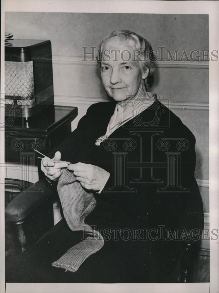 Load image into Gallery viewer, 1941 Press Photo Mrs. Leighton McCarthy wife of new Canadian minister to US
