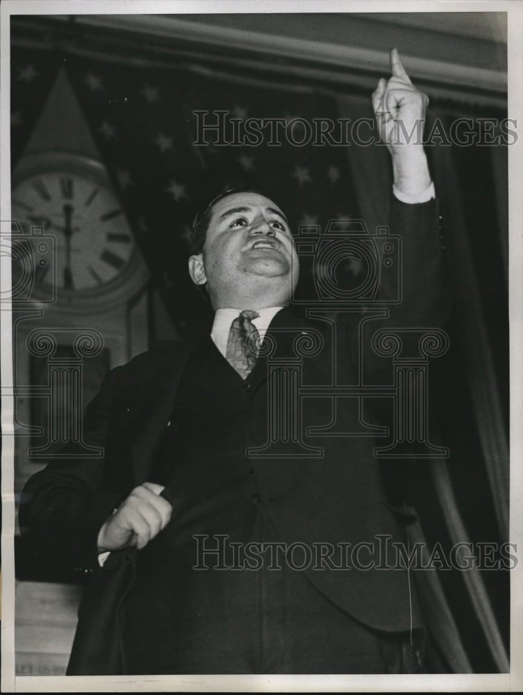 Load image into Gallery viewer, 1934 Press Photo Mathew Napear addresses political meeting at Cooper Union NYG
