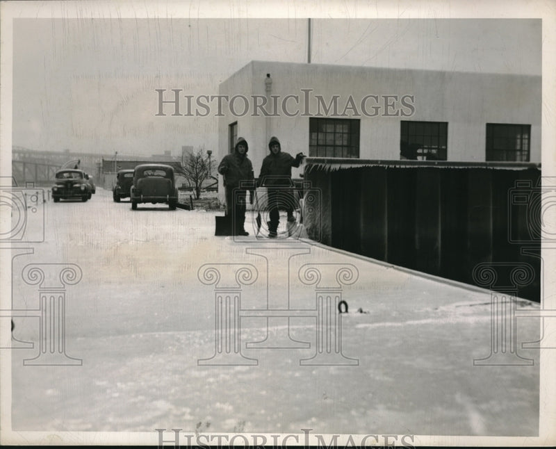 Load image into Gallery viewer, 1950 Press Photo Seaman Donald E. Arnest Ronald Lorenzoni Coast Guard Station
