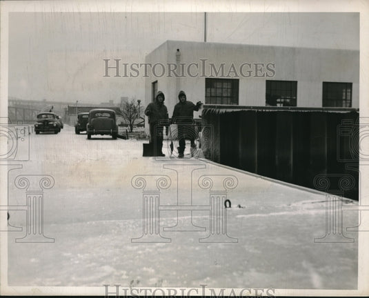 1950 Press Photo Seaman Donald E. Arnest Ronald Lorenzoni Coast Guard Station