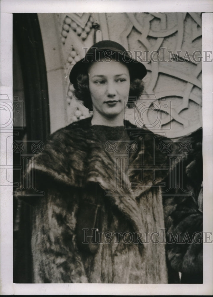 1947 Press Photo Anne Lindsay Clark, Fiancee of John Roosevelt- Historic Images