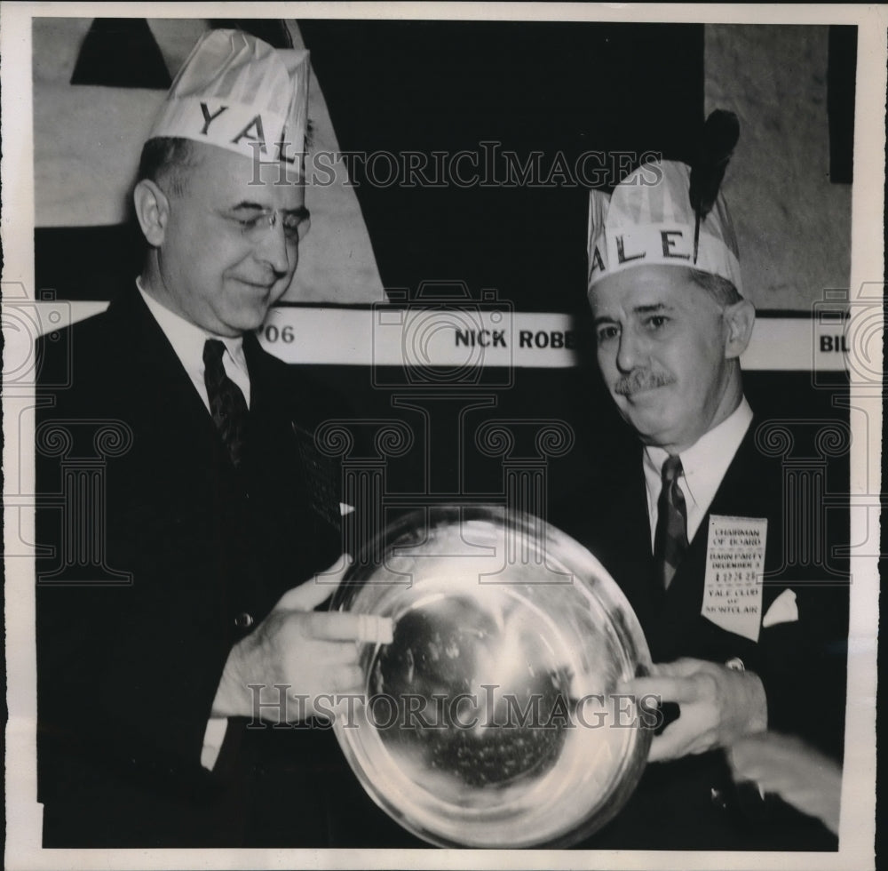 1938 Press Photo Yale barn party -Stan Reed gets Montclair bowl- Historic Images