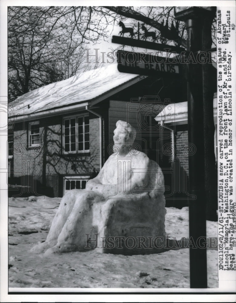 1961 Press Photo Lincoln Memorial statue carved from snow in St. Louis- Historic Images