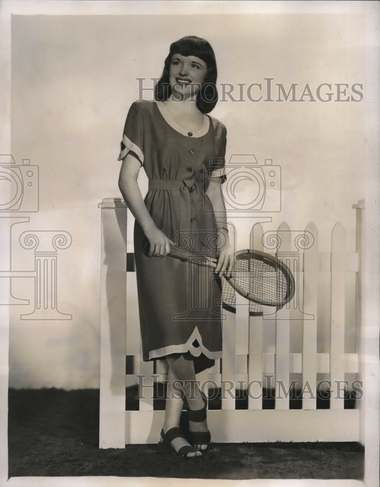 1947 Press Photo Lani Harper models latest in aqua tones of tennis wear