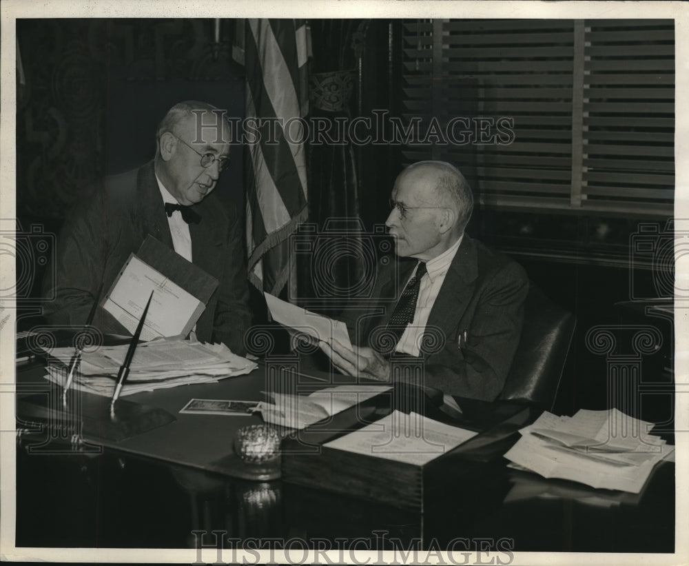 1940 Press Photo Emerson Boyles Legal Advisor Gov Luren D. Dickinson - Historic Images