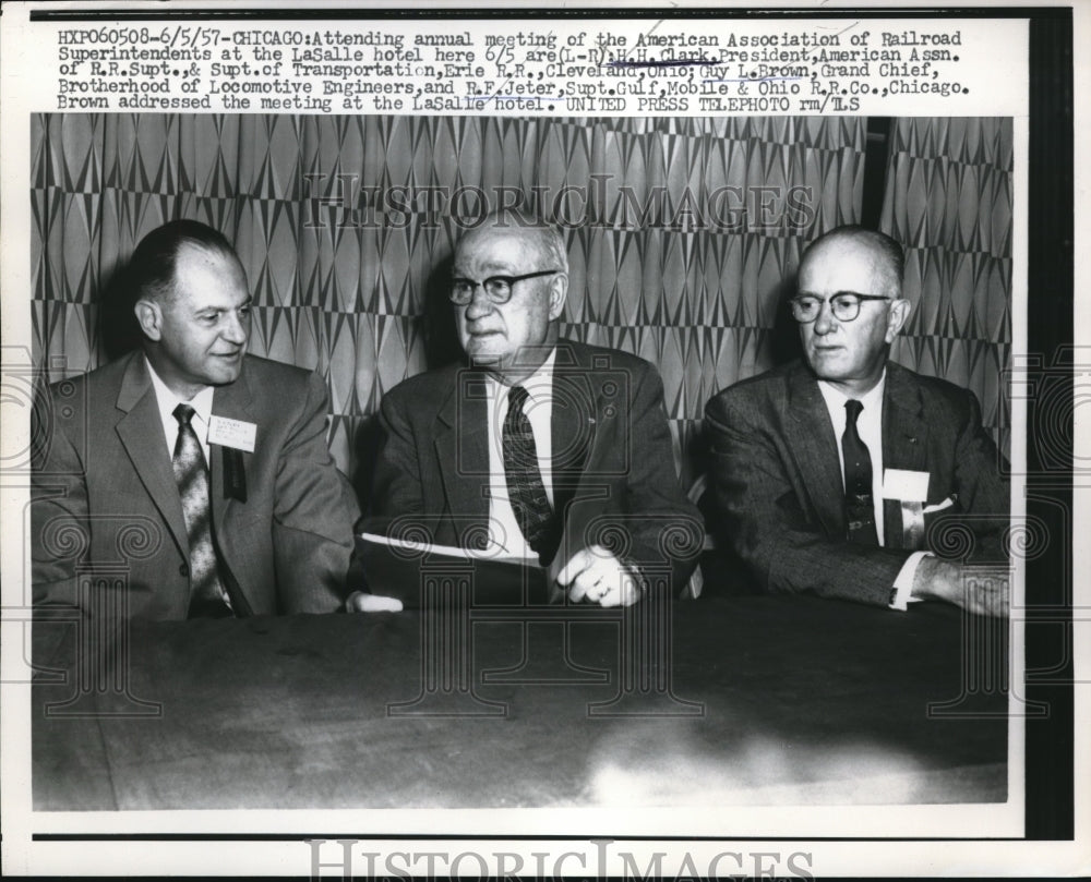 1957 Press Photo H.H Clark. Erie R.R, Guy L. Brown, R.F Jeter, at Annual meeting- Historic Images