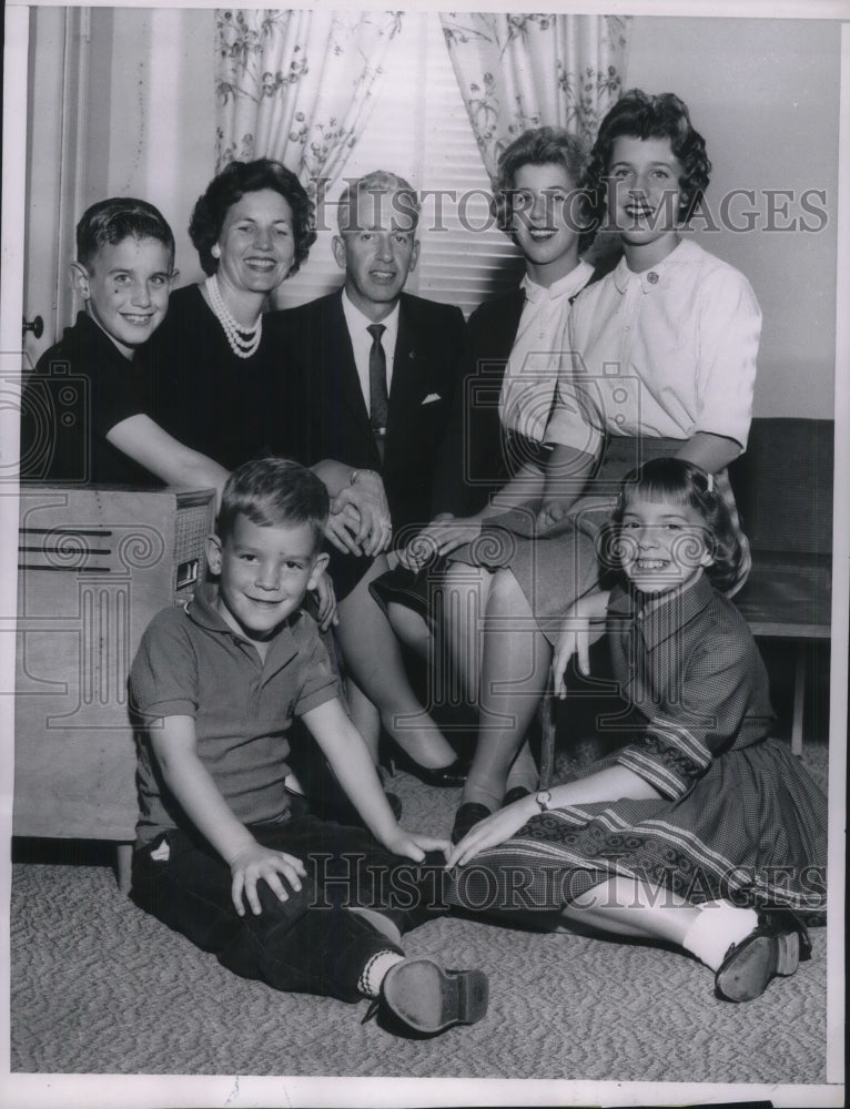 Load image into Gallery viewer, 1962 Press Photo Dr. John White Poses With His Methodist Family Of The Year

