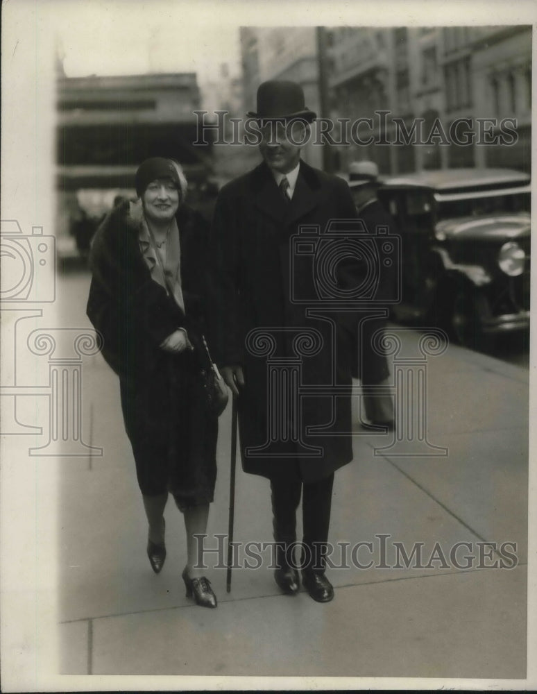 1928 Press Photo Edwin G. Bruns Strolls On Park Avenue With Wife On Palm Sunday