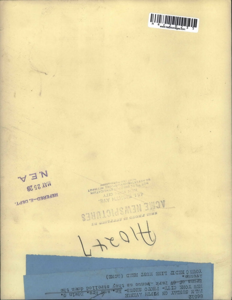 1928 Press Photo Edwin G. Bruns Strolls On Park Avenue With Wife On Palm Sunday