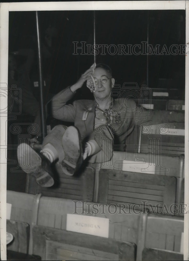 Load image into Gallery viewer, 1940 Press Photo Delegate Glaucus Bryant Tired At Democratic National Convention
