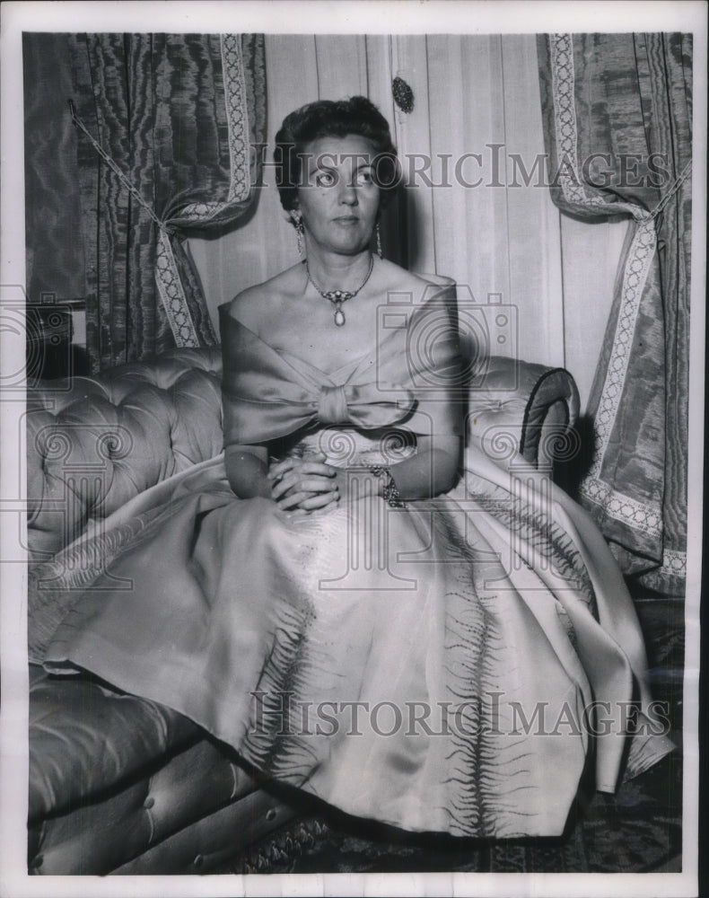 1957 Press Photo French Countess Eliette De Crouy-Chanel Nobly in Paris