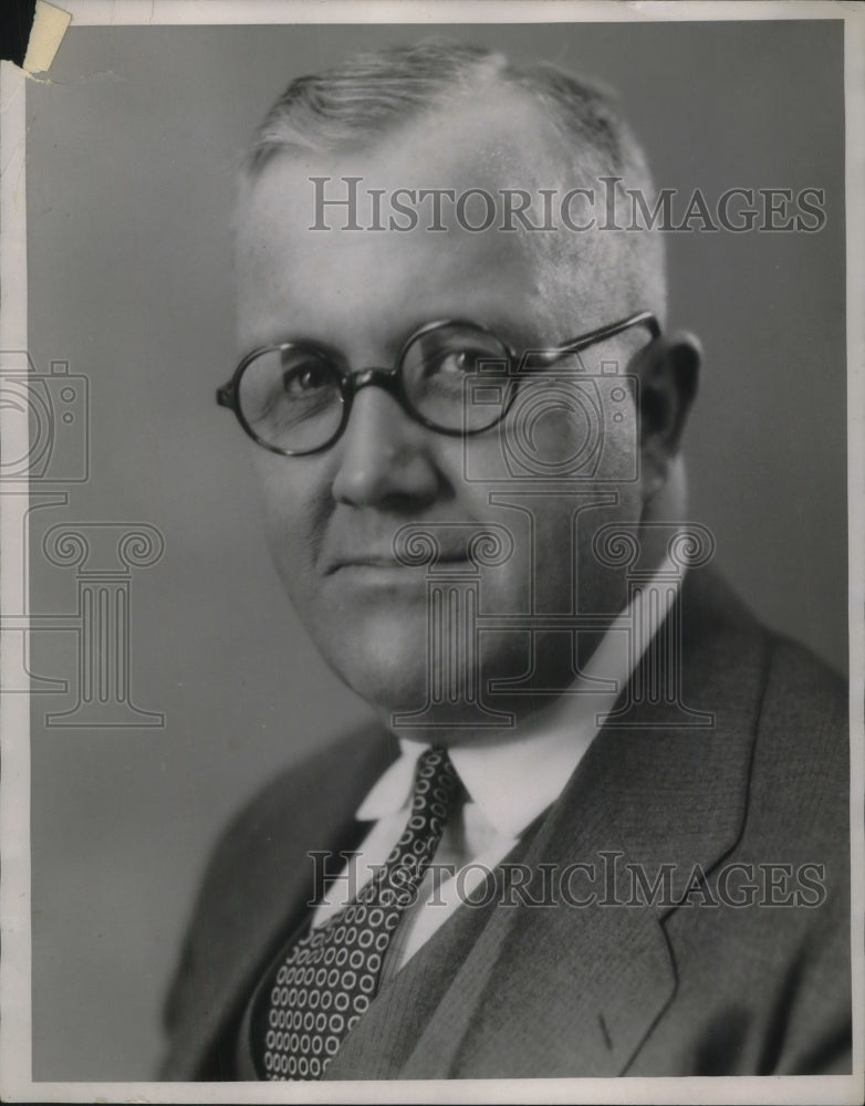 Load image into Gallery viewer, 1937 Press Photo Mike Conaton Chair Of Dairy Industries Expo And John Ladd Mgr.
