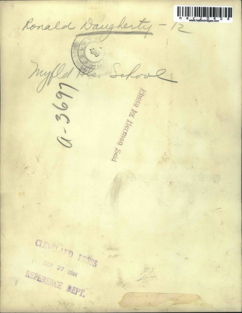 1946 Press Photo Kid Ronald Daugherty Makes Preserves At Mayfield Hills School