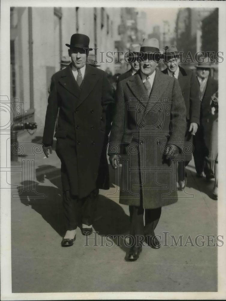1931 Press Photo Alex White of Bankus Corp. freed on bail