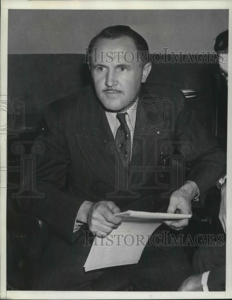 Load image into Gallery viewer, 1938 Press Photo Frank Scover, fire marshal accused of conspiracy, at trial
