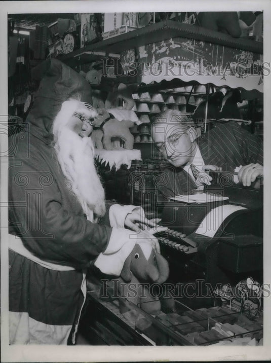 1944 Press Photo OPS Administrator Rae Walters & Santa Dorothy Massman
