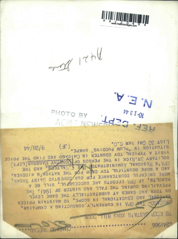 1944 Press Photo OPS Administrator Rae Walters & Santa Dorothy Massman