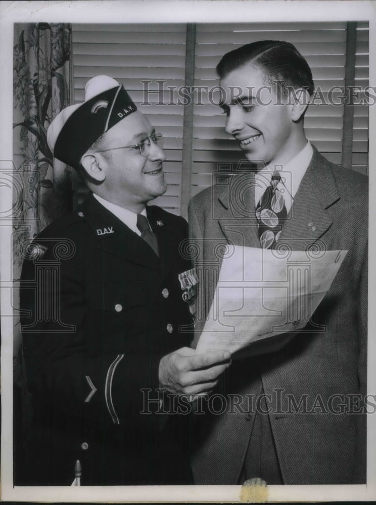 1944 Press Photo First disabled veteran John Urbes with Miton D. Cohn of Buffalo