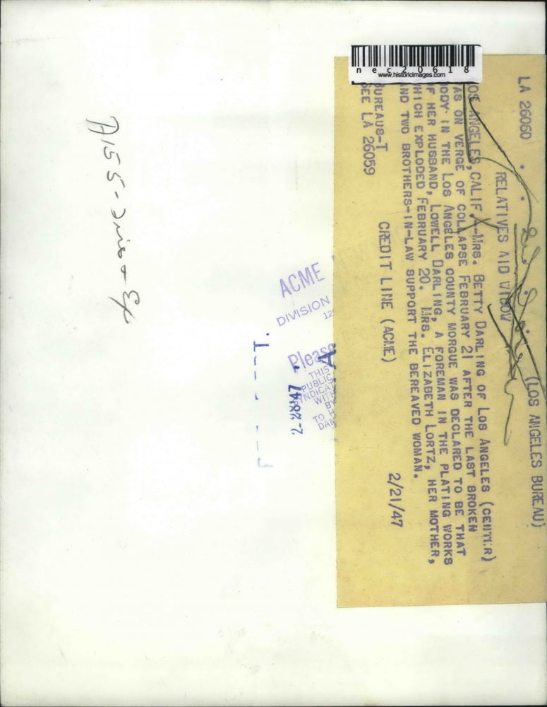 1947 Press Photo Betty Darling passes out after hearing about dead husband