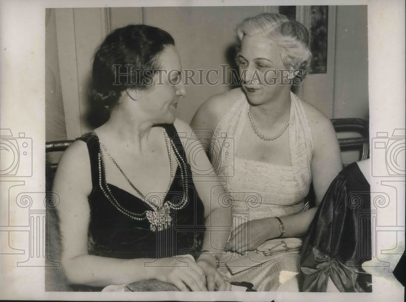 Load image into Gallery viewer, 1938 Press Photo Mrs. Stanley Reed and Mrs Higo Black wives of Supreme Justices
