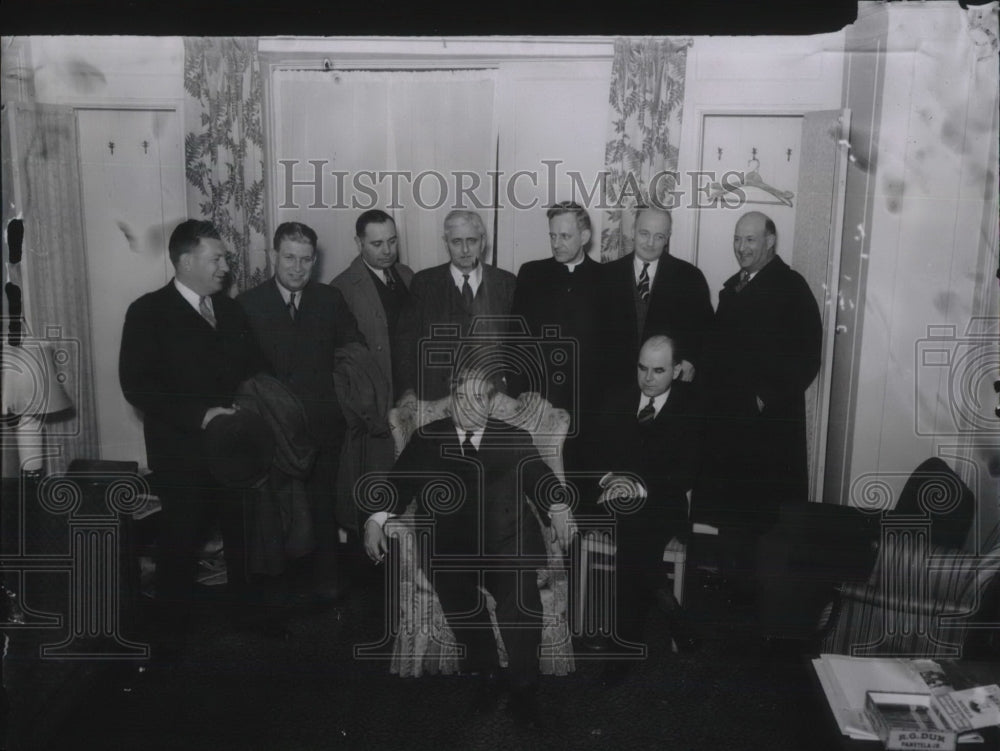 1941 Press Photo Ford Delegates Meet with State & Federal Mediators Talk Strike