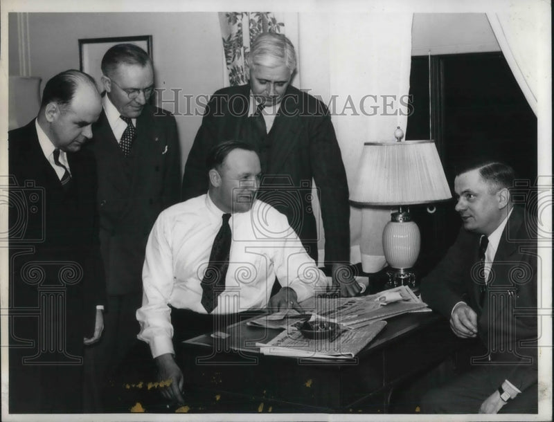 Load image into Gallery viewer, 1941 Press Photo Governors Mediation Committee Studies Ford Strike
