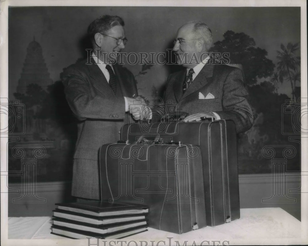 1950 Press Photo J.E. Campbell, Manager of The Sherwin-Williams Co