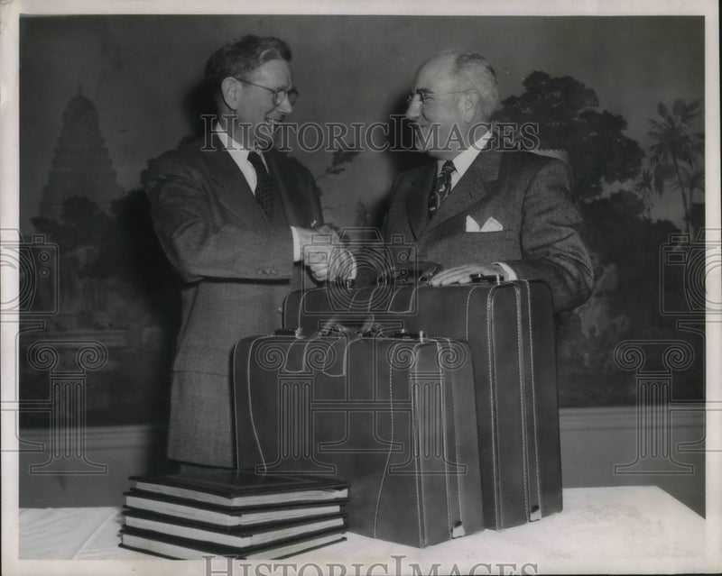 Load image into Gallery viewer, 1950 Press Photo J.E. Campbell, Manager of The Sherwin-Williams Co
