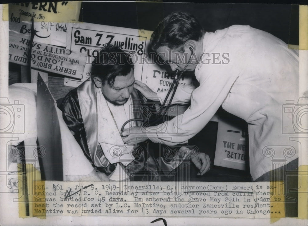1949 Press Photo Raymone Emmert examined after being burried alive for 45 days