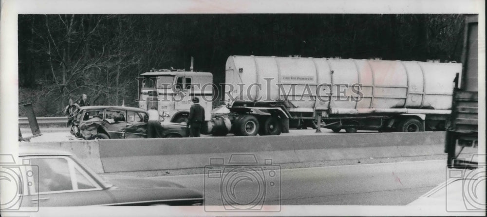 Press Photo East bound Cuyanoga Heights near North bound ramp