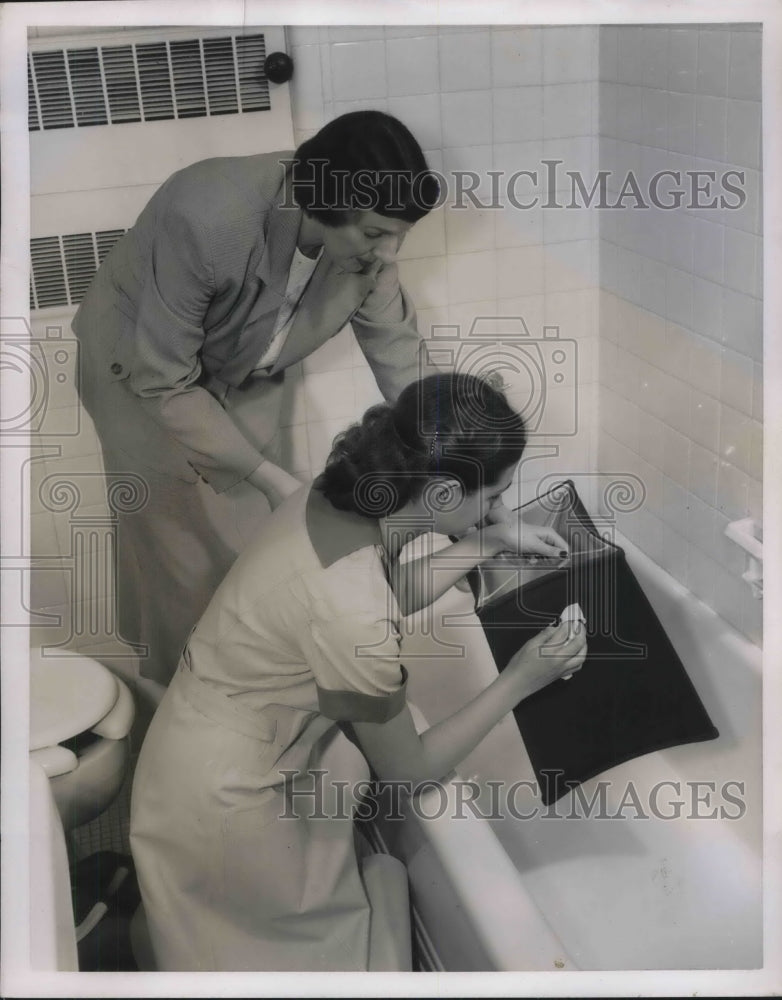 Load image into Gallery viewer, 1950 Press Photo Louise Stumpe Showing Maid How to Clean Lampshade
