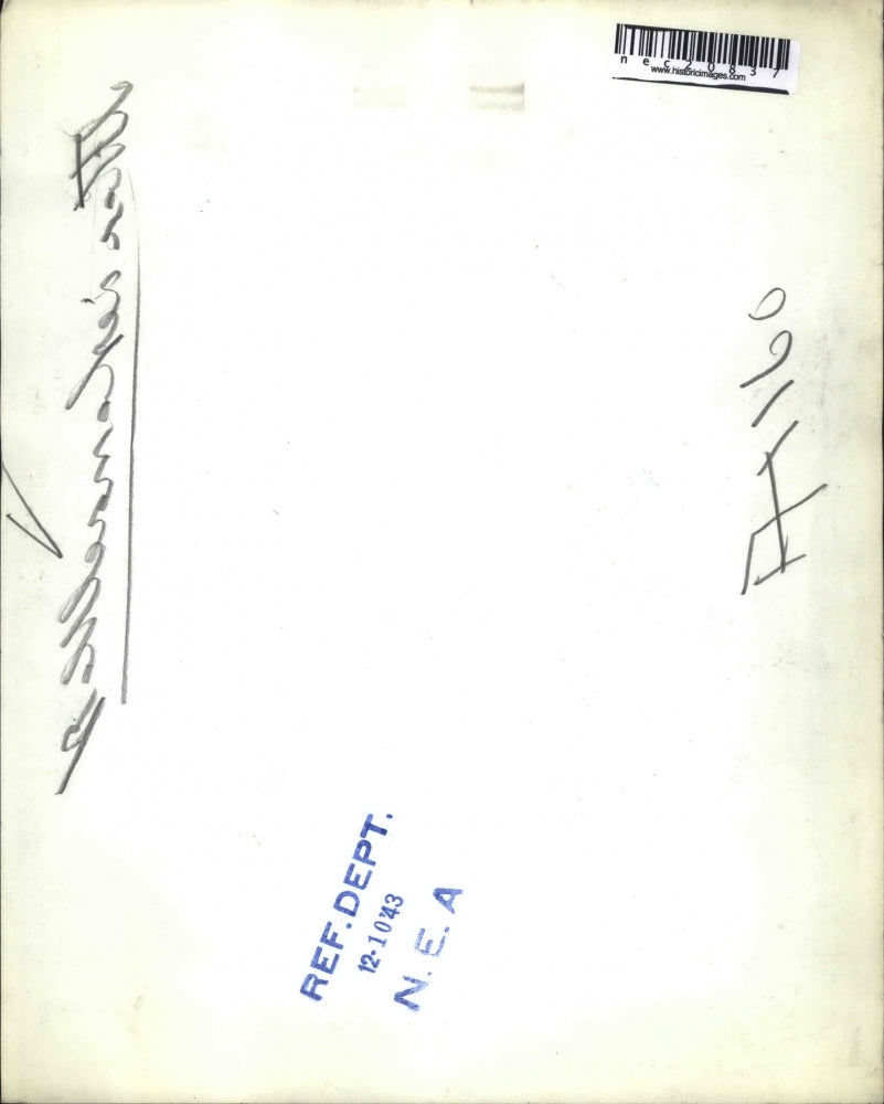 1943 Press Photo Woman Holds Rattlesnake Tail