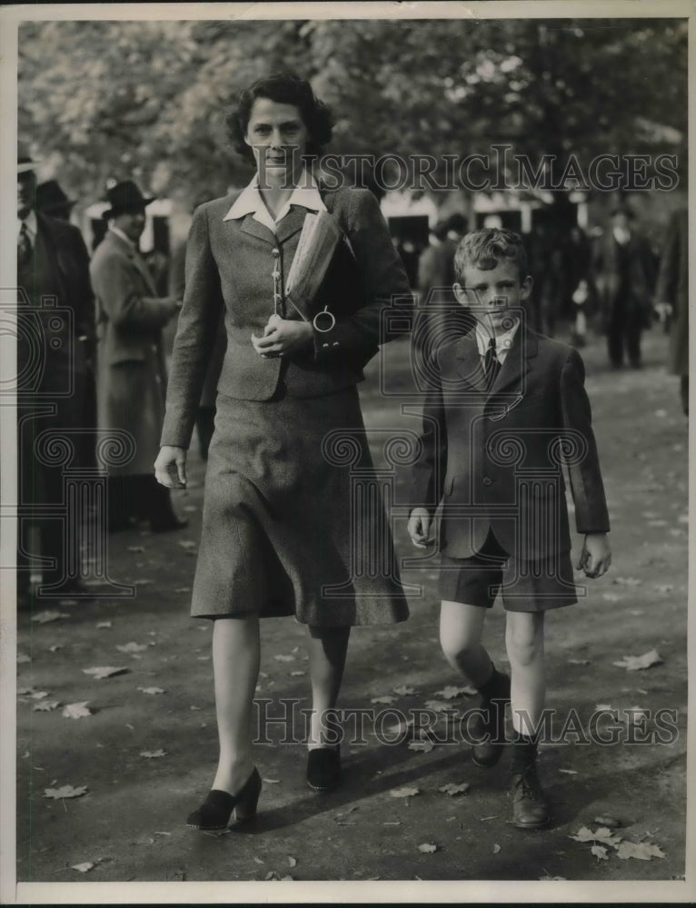 1940 Press Photo Mrs. Samuel Croft Register with Son Master Samuel Register, Jr.