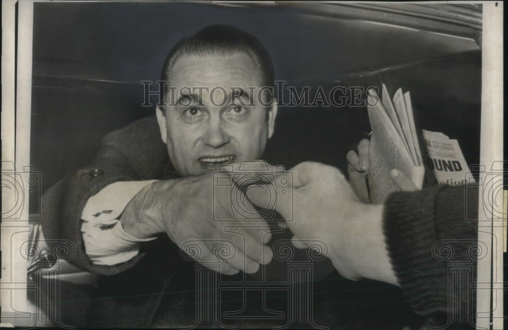 1964 Press Photo Alabama Governor George Wallace Shaking Hands in Indiana